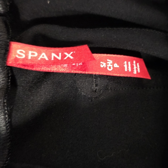 NWOT...SPANX Black Joggers Sleek Versatile Design Women's Size S - Picture 6 of 12